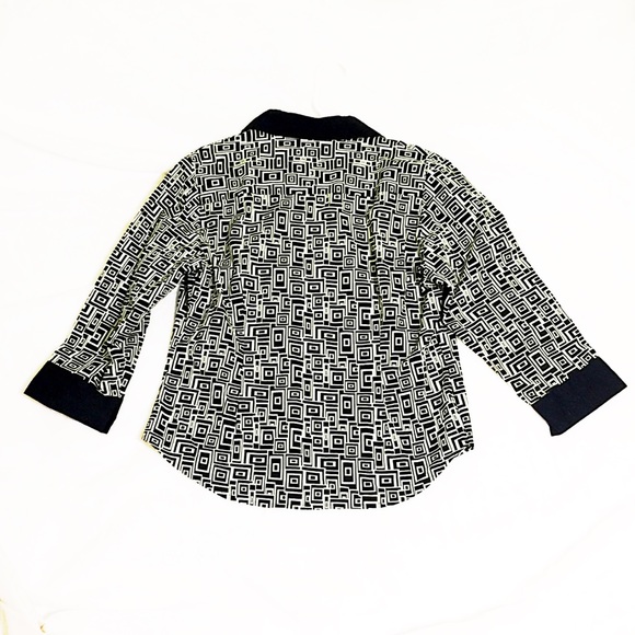 Black&White Geometric Button Down 3/4thSleeves👚 - Picture 3 of 8